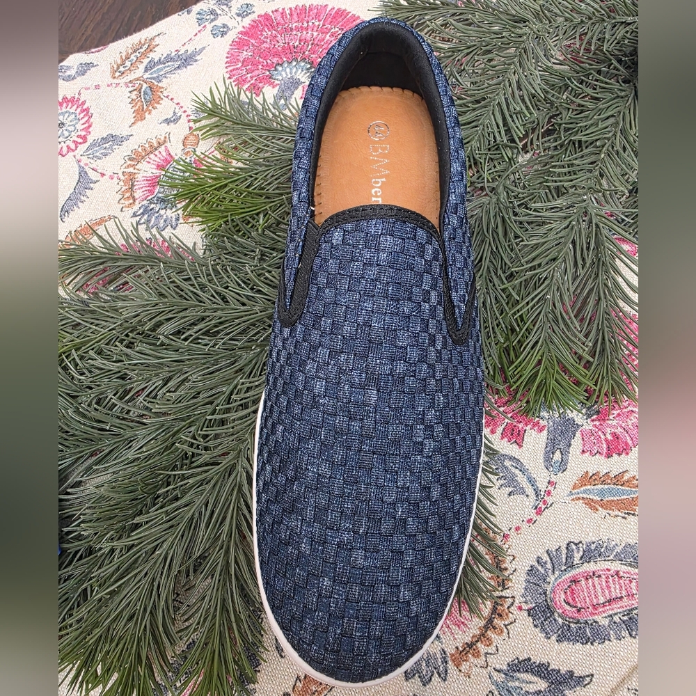 bernie mev. Women's Verona Woven Slip-on in Jeans
